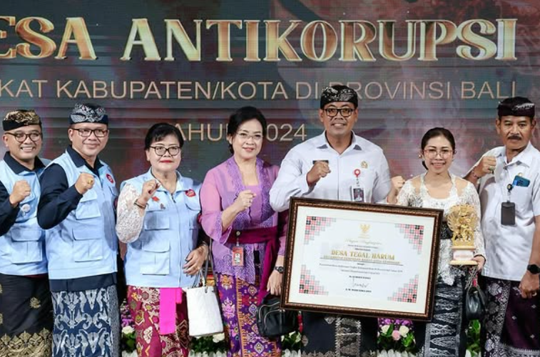 Penganugrahan Percontohan Desa Anti Korupsi