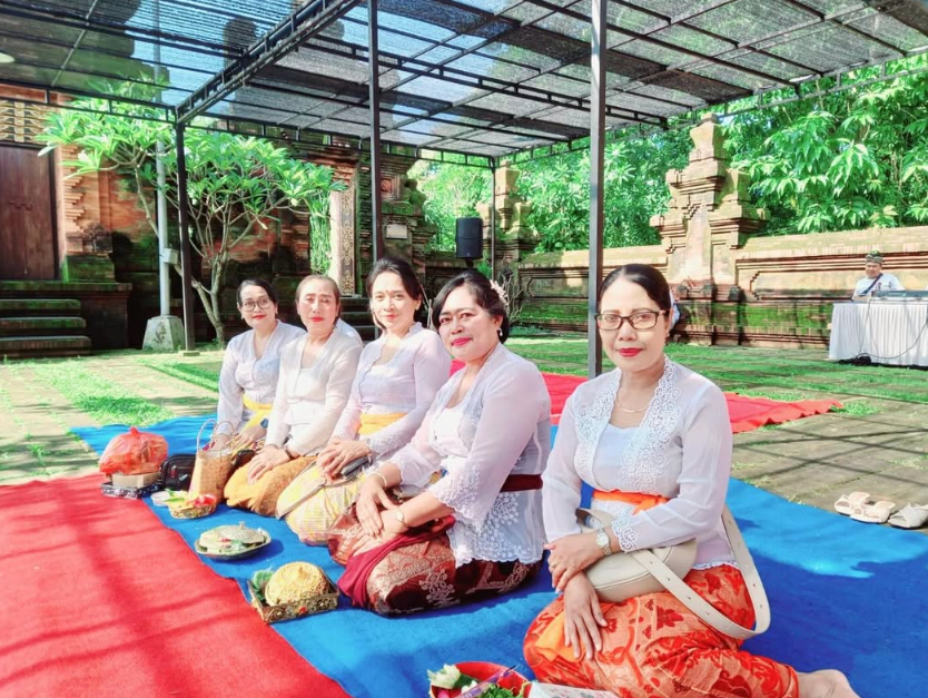 Persembahyangan Hari Raya Tumpek Landep