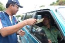 Pembagian Stiker, Pin dan Brosur Anti Korupsi