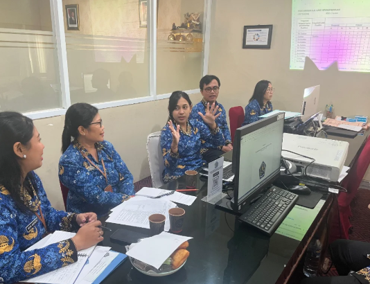 Desk Evaluasi Kebijakan Pelayanan Publik.