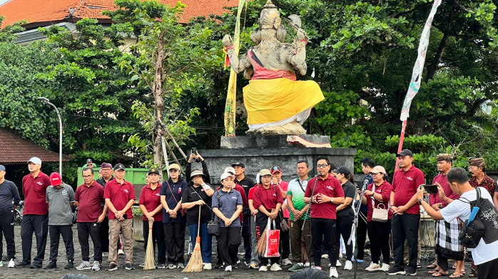 Gerakan Bali Bersih Sampah.