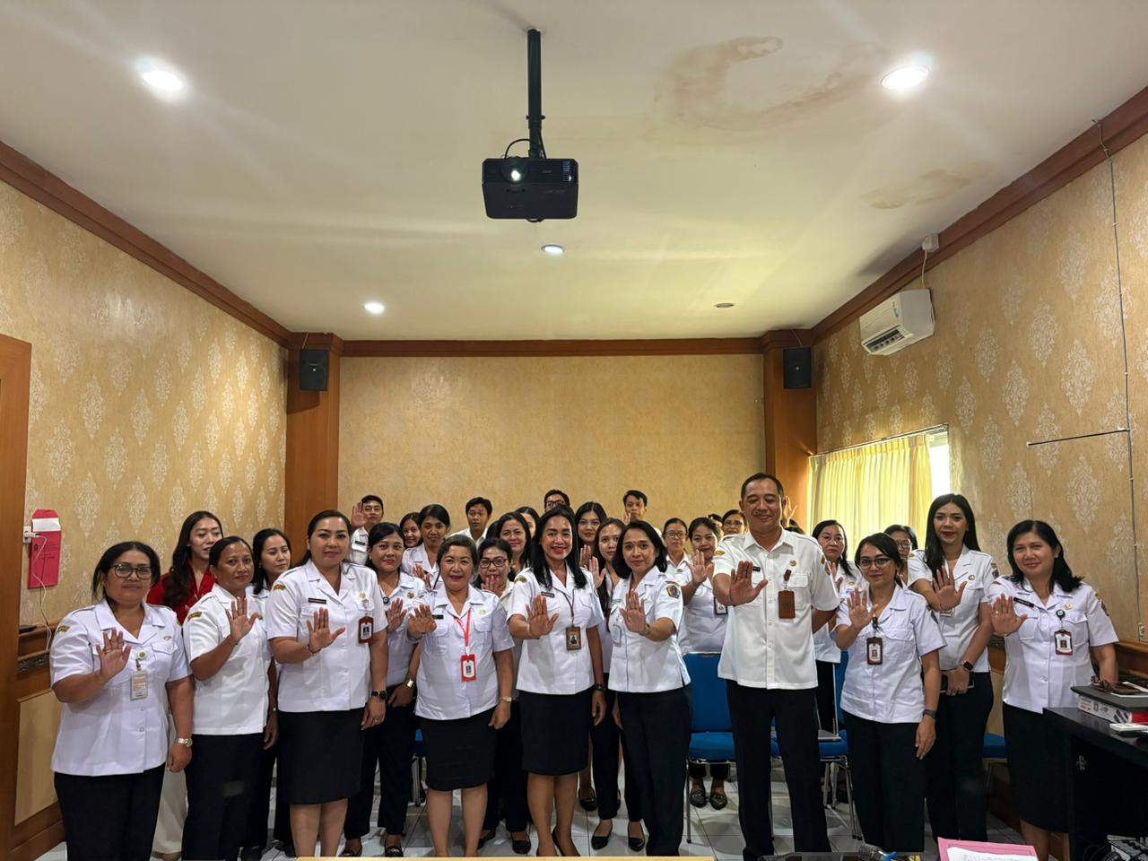 Sosialisasi mengawal opd binaan DP3P2AKB Kota Denpasar menuju Zona Integritas.